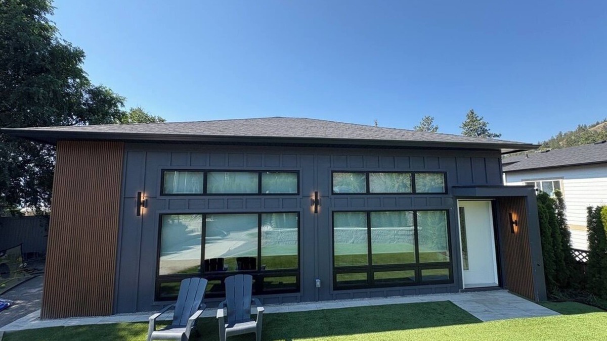 Central Okanagan House | Charming 2-bedroom bungalow in beautiful West Kelowna on the wine trail