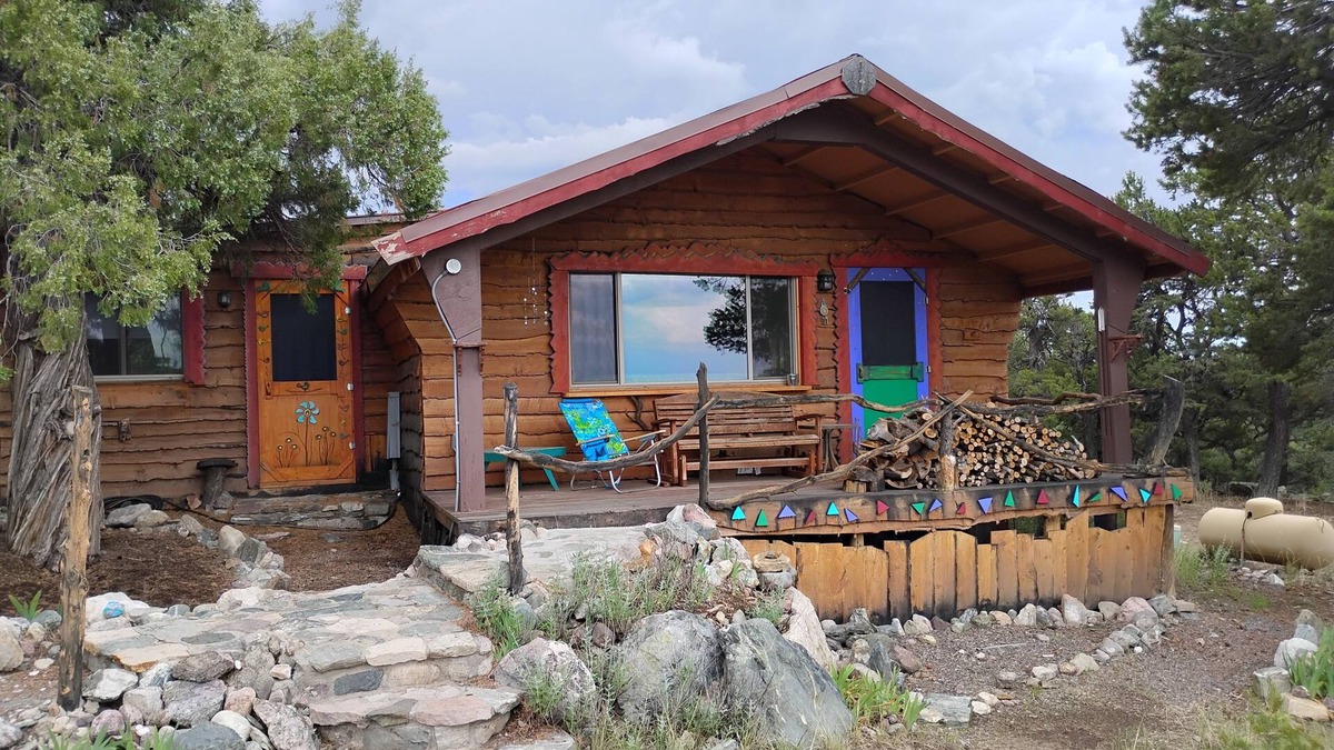 Baca Grande Cabin | Charming 2-bedroom cabin in Crestone