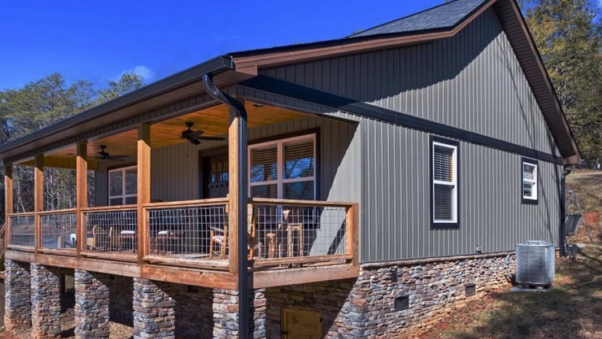 Tazewell Cabin | Charming 2-bedroom cabin located on the Clinch River in Tazewell, TN