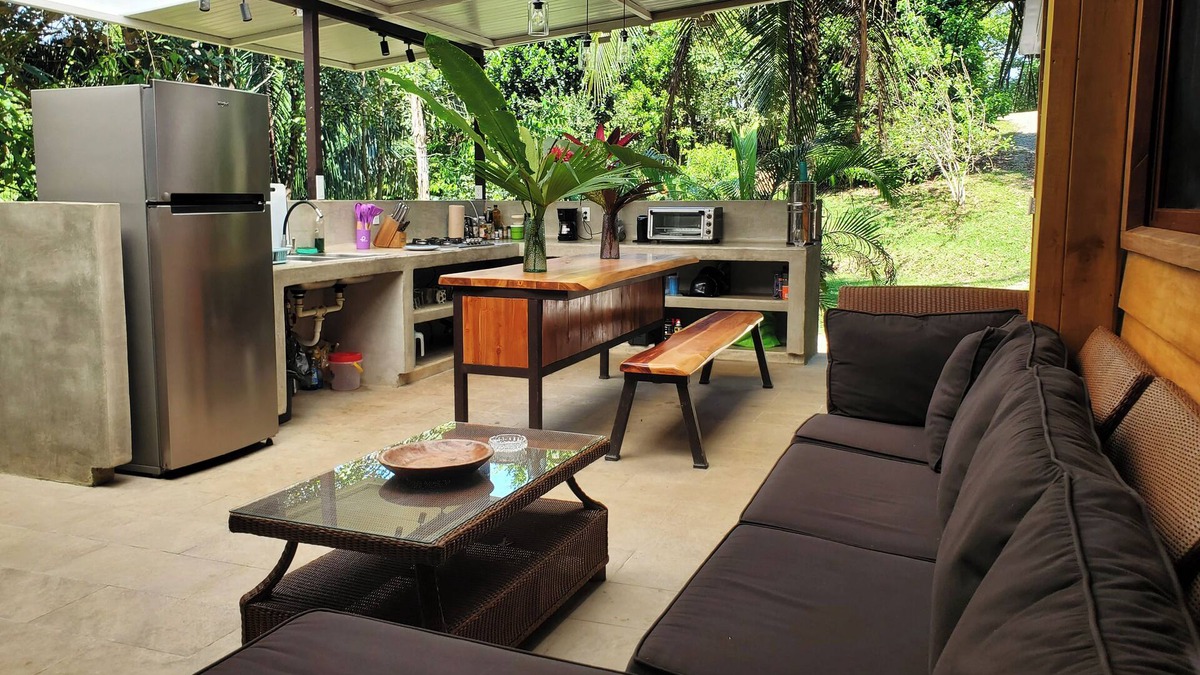 Golfito Cabin | Charming 2-bedroom cabin with WiFi, AC in lovely Pavones