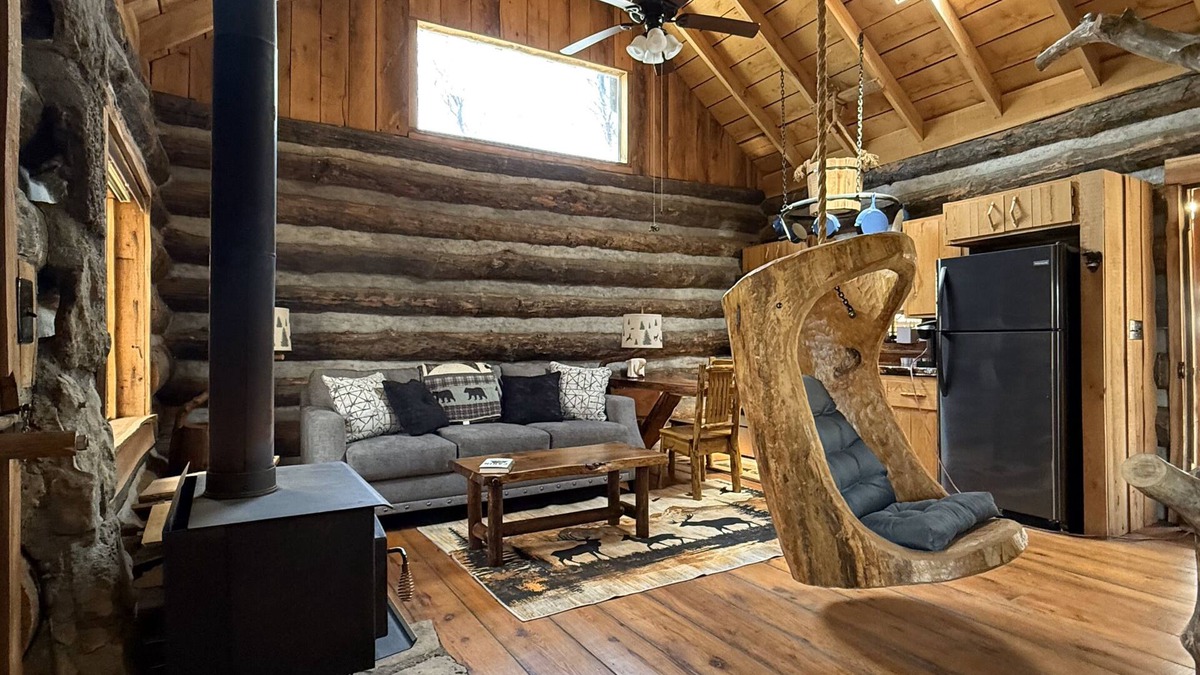 Elkland Cabin | Charming 2-bedroom cabin with WiFi, AC near marvelous Pleasant Hope, Mo.