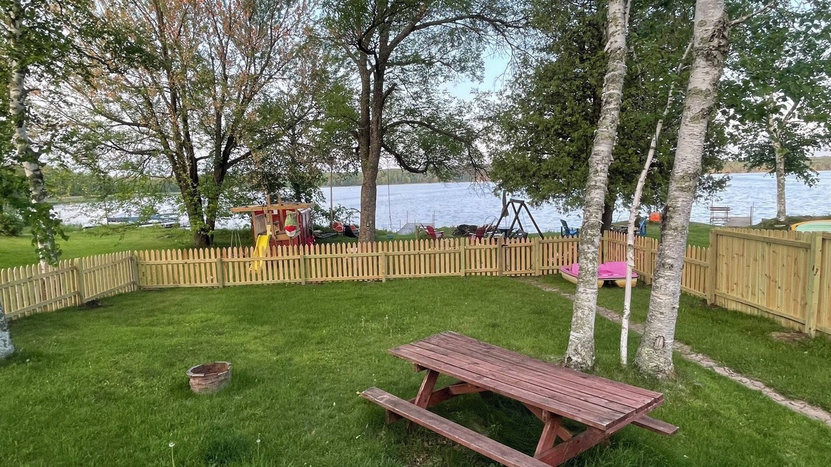 Saginaw Cabin | Charming 2-bedroom cabin in Saginaw with AC