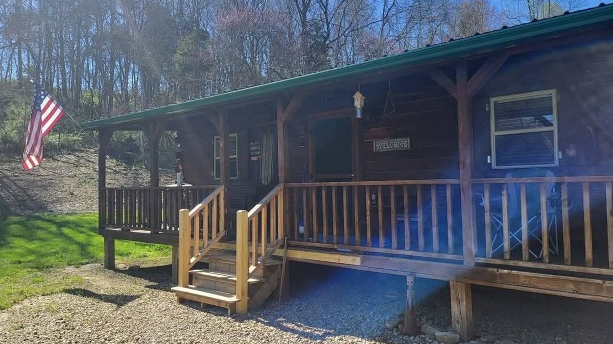 Waverly Cabin | Charming 2-bedroom cabin in the lovely hills of Pike county. nWhy book a hotel?