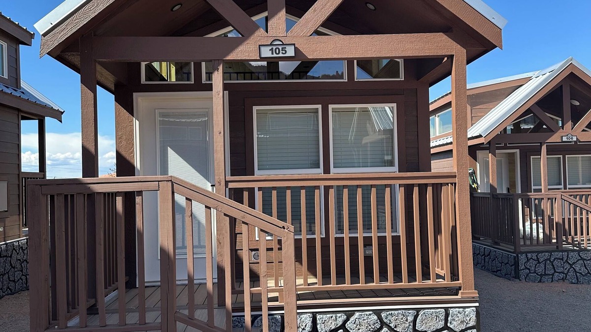 Moab South Valley Cabin | Charming 2-bedroom cabin #105 in amazing Moab with AC, WiFi