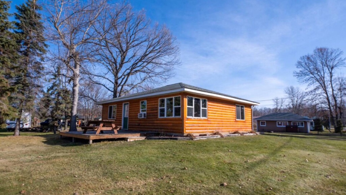 Isle Resort | Charming 2-bedroom cabin 6 with WiFi, at Mille Lacs Lake; Appeldoorn's Resort