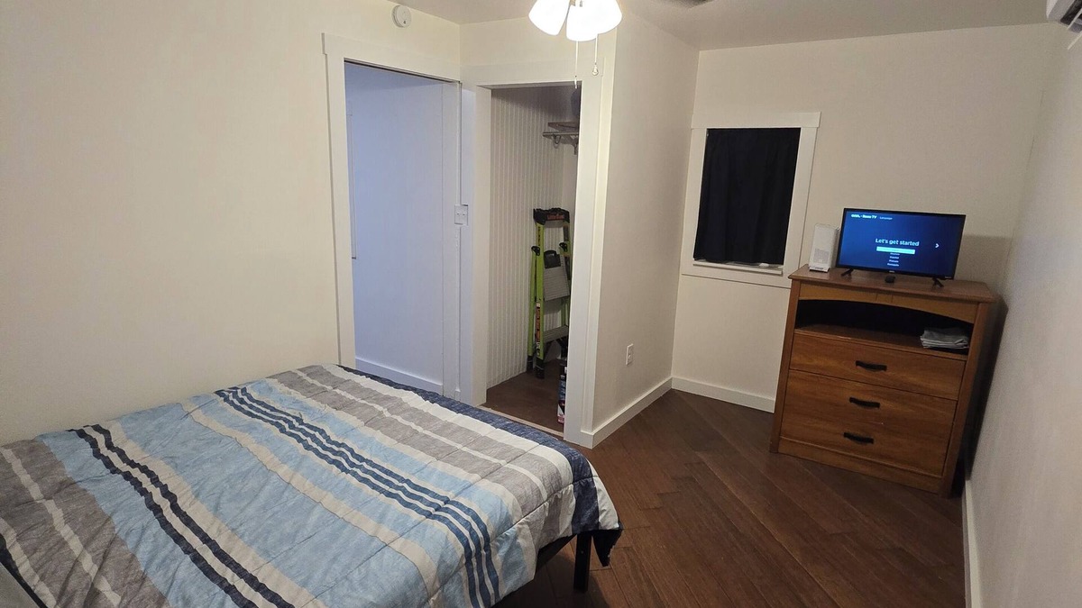 Cumby Cabin | Charming 2-bedroom cabin with all essential living necessities on 10 acres-Cumby