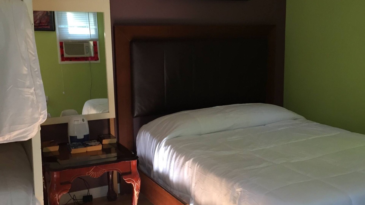 Hastings Highlands Cottage | Charming 2-bedroom cottage in Bancroft with AC, WiFi. Enjoy your stay