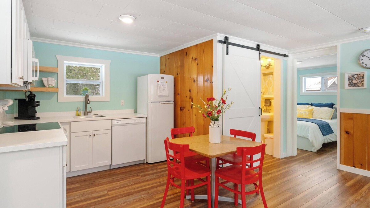 Carp Lake Cottage | Charming 2-bedroom cottage in Carp Lake with AC, and WiFi, minutes from Mackinaw