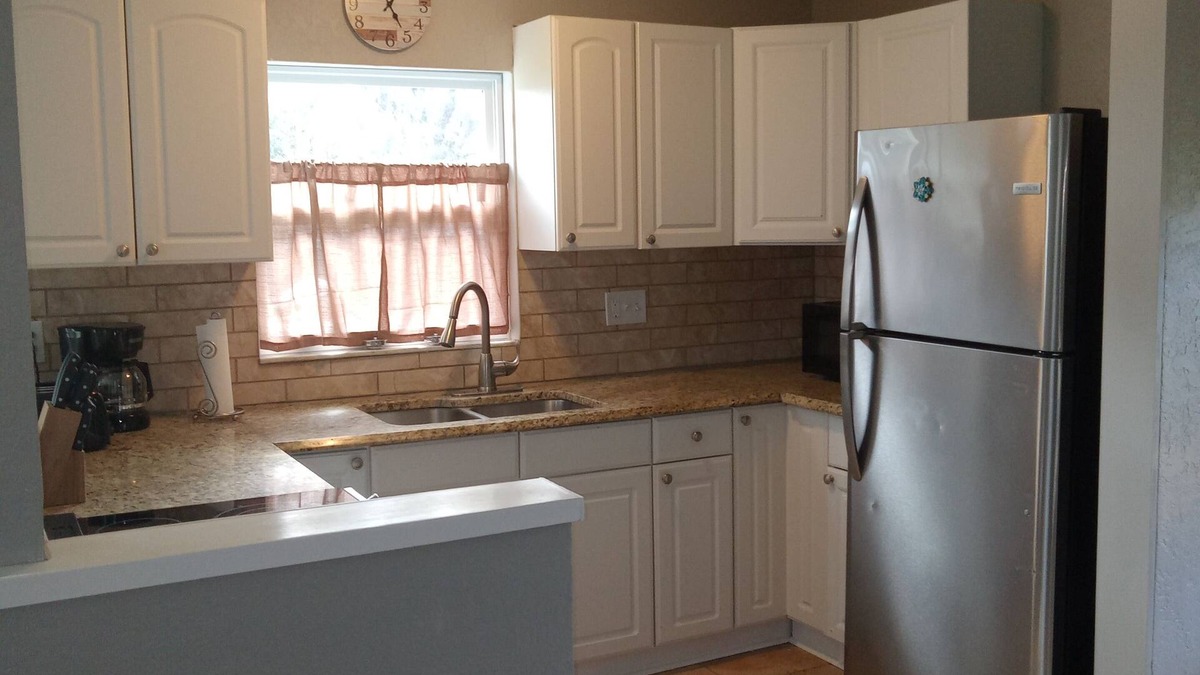 Kissimmee Cottage | Charming 2-bedroom Country Cottage in Kissimmee with private parking