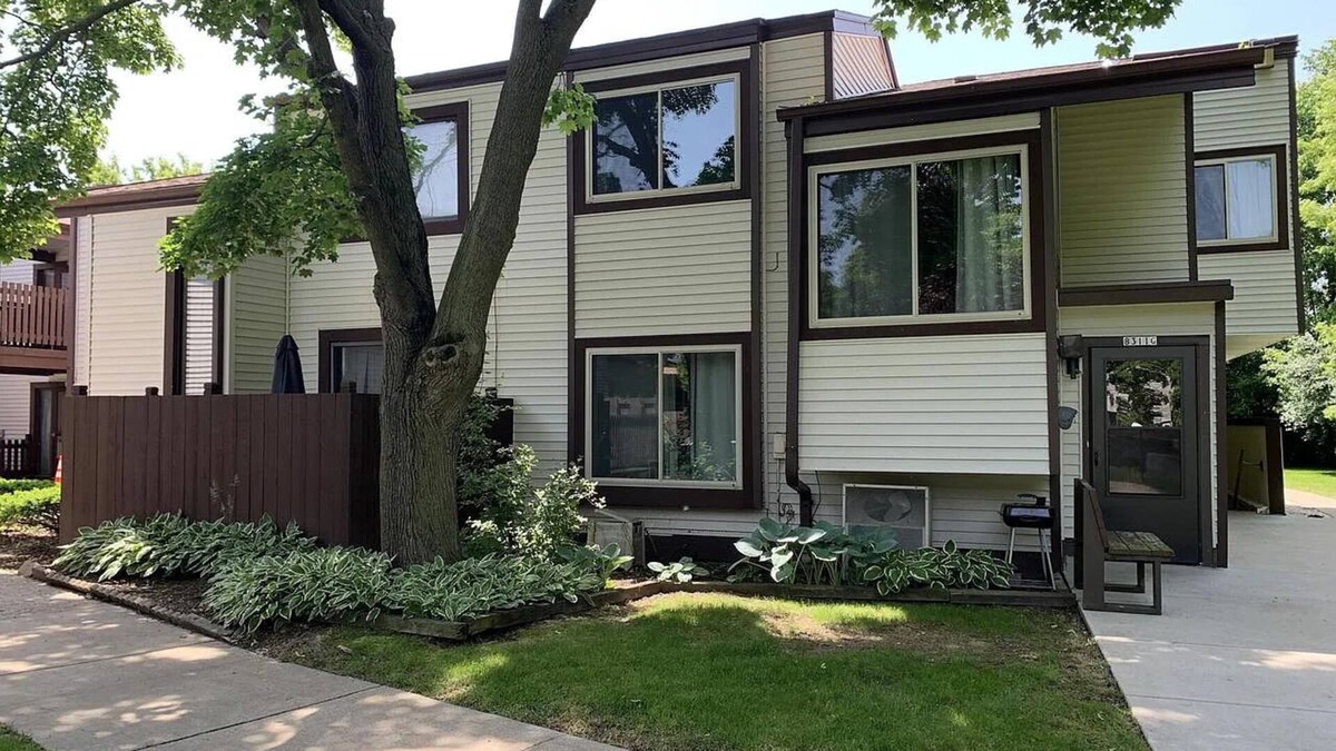 Colgate Condo | Charming 2-bedroom condo with AC, WiFi in delightful Suburban Milwaukee