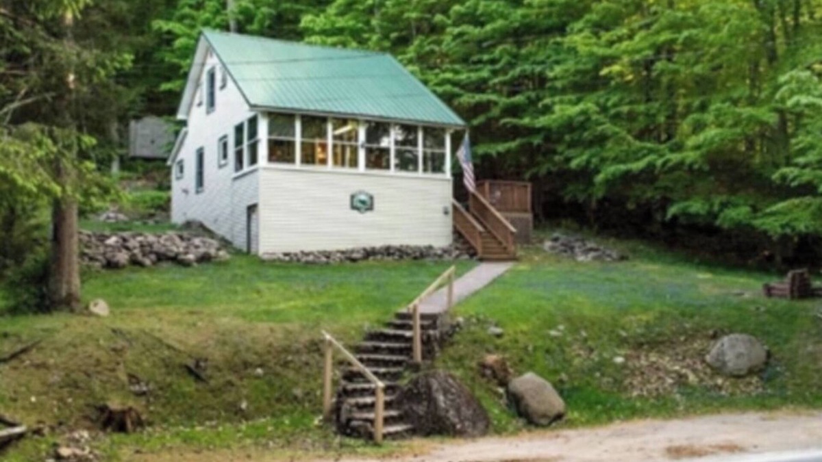 Old Forge Cottage | Charming 2-bedroom cottage within walking distance of the lake and all the shops