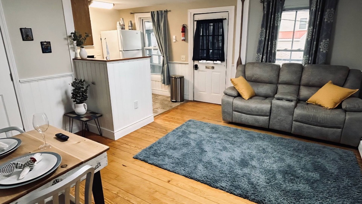 Weirs Beach Condo | Charming 2-bedroom condo with WiFi, AC in enchanting Laconia. Weirs beach.