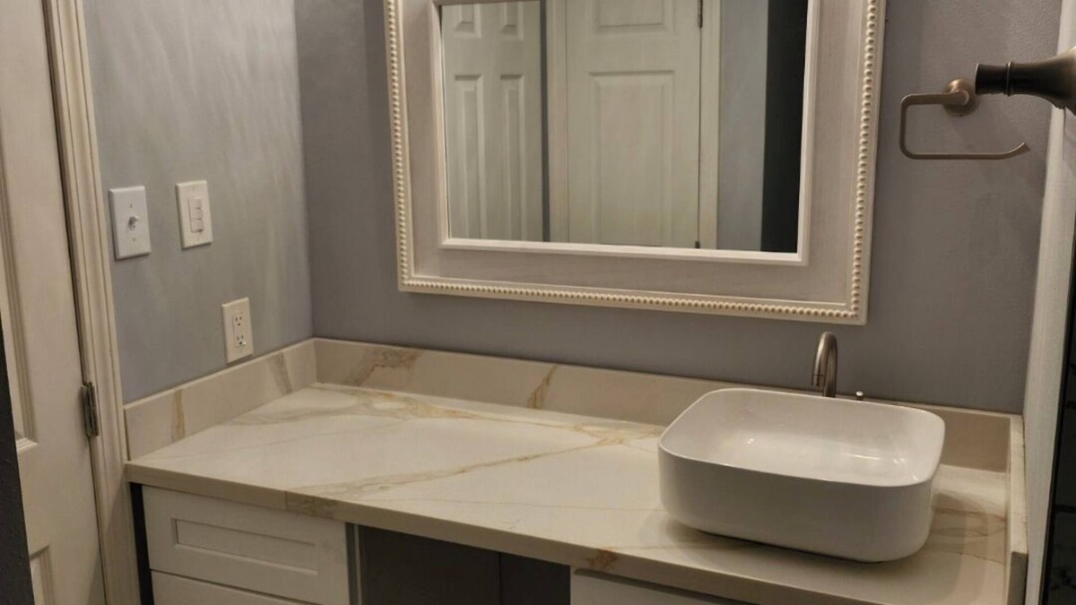 LaPlace Condo | Charming 2-bedroom condo in LaPlace with WiFi and AC