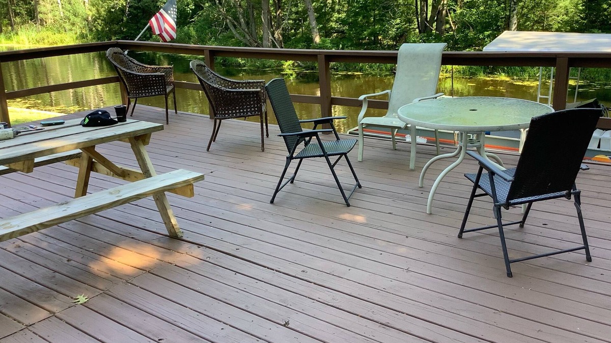 Cadillac Cottage | Charming 2-bedroom cottage on Lake Mitchell in Cadillac with WiFi