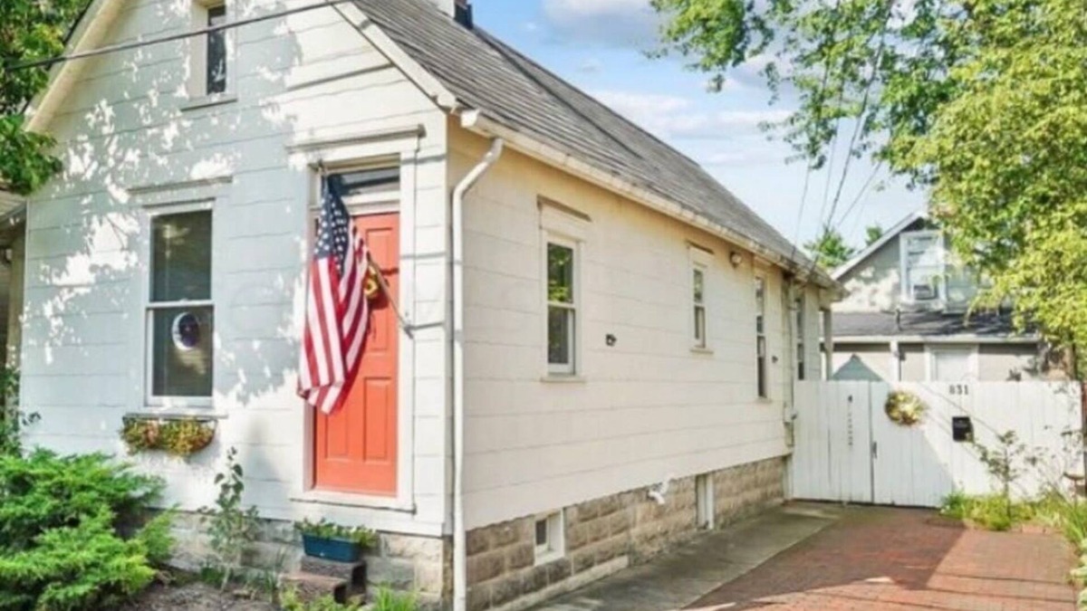 Downtown Columbus Cottage | Charming 2-bedroom cottage with WiFi, AC, in the heart of German Village