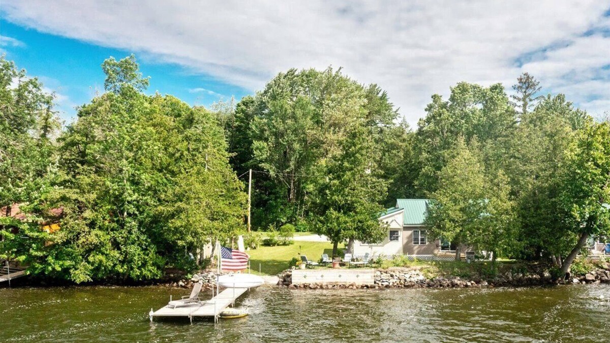 Franklin Cottage | Charming 2-bedroom cottage on Lake Carmi in Franklin with WiFi and AC