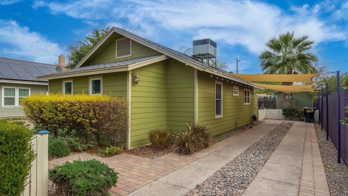 Glendale Cottage | Charming 2-Bedroom Cottage in Glendale with WiFi and AC