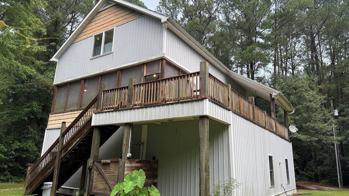 Sampson County Cottage | Charming 2-bedroom cottage with WiFi, AC near the Black River in Harrells
