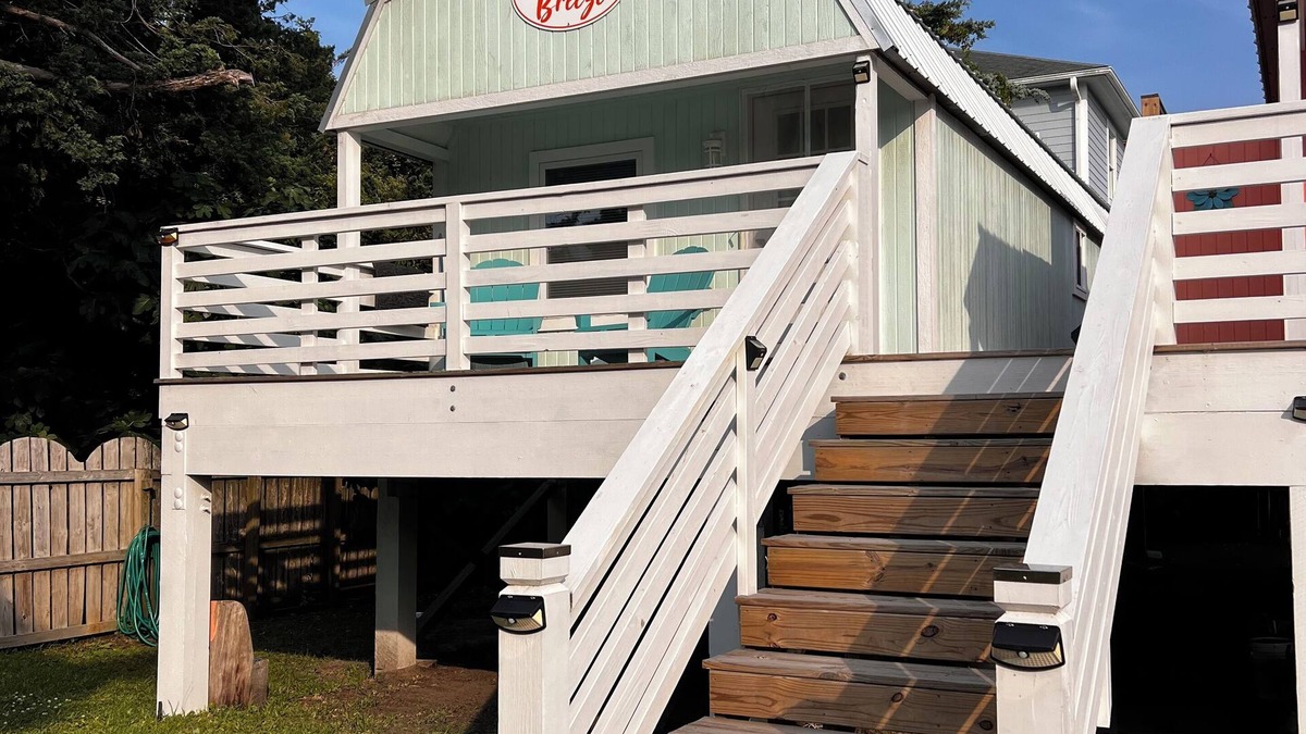 Ocracoke Cottage | Charming 2/Bedroom Cottage Centrally Located in The Middle of The Island!