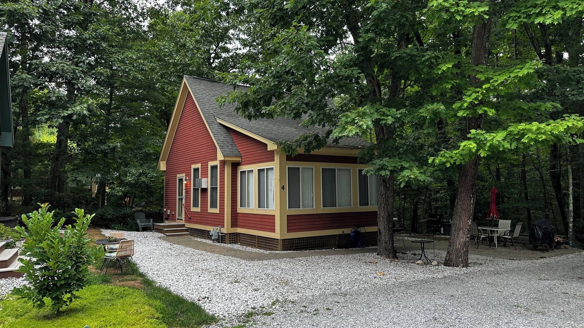 Summer Village Cottage | Charming 2-bedroom cottage in Westford, sandy beach, 2 pools, restaurant on site