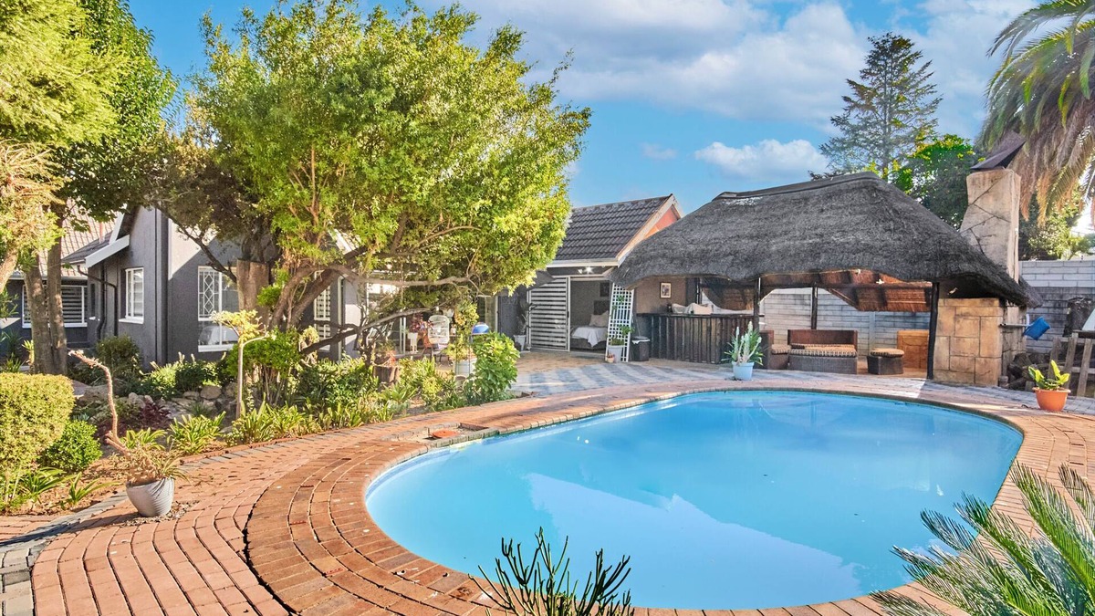 Randpark Ridge Cottage | Charming 2-bedroom cottage in tranquil Randburg with WiFi