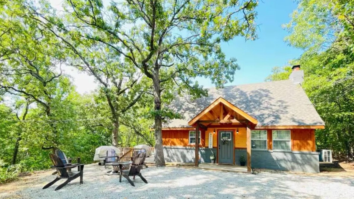 Cookson Cabin | Charming 2-bedroom cottage/cabin in serene Cookson, Ok right on Lake Tenkiller.