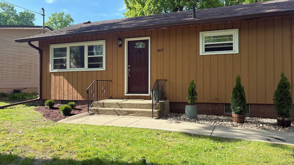 Paw Paw Lake Cottage | Charming 2-bedroom cottage in Coloma with AC, WiFi, & steps from Little Paw Paw