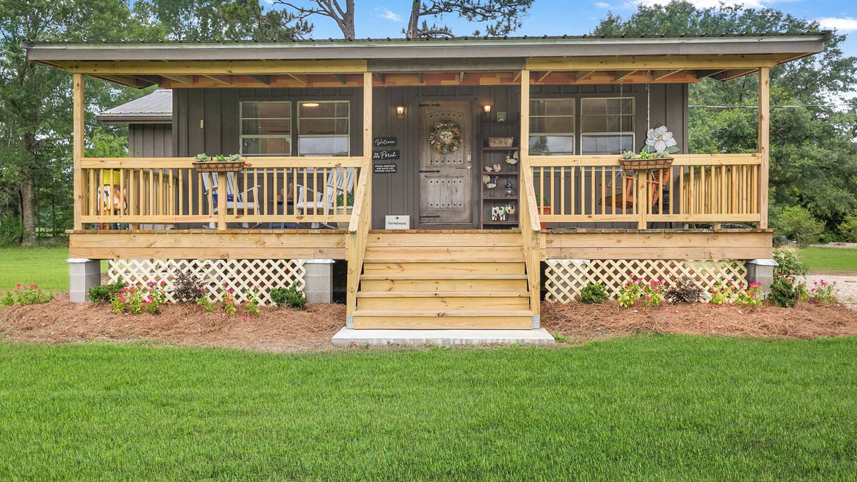 Folsom Cottage | Charming 2-bedroom cottage in lovely Folsom with WiFi, AC and gorgeous views