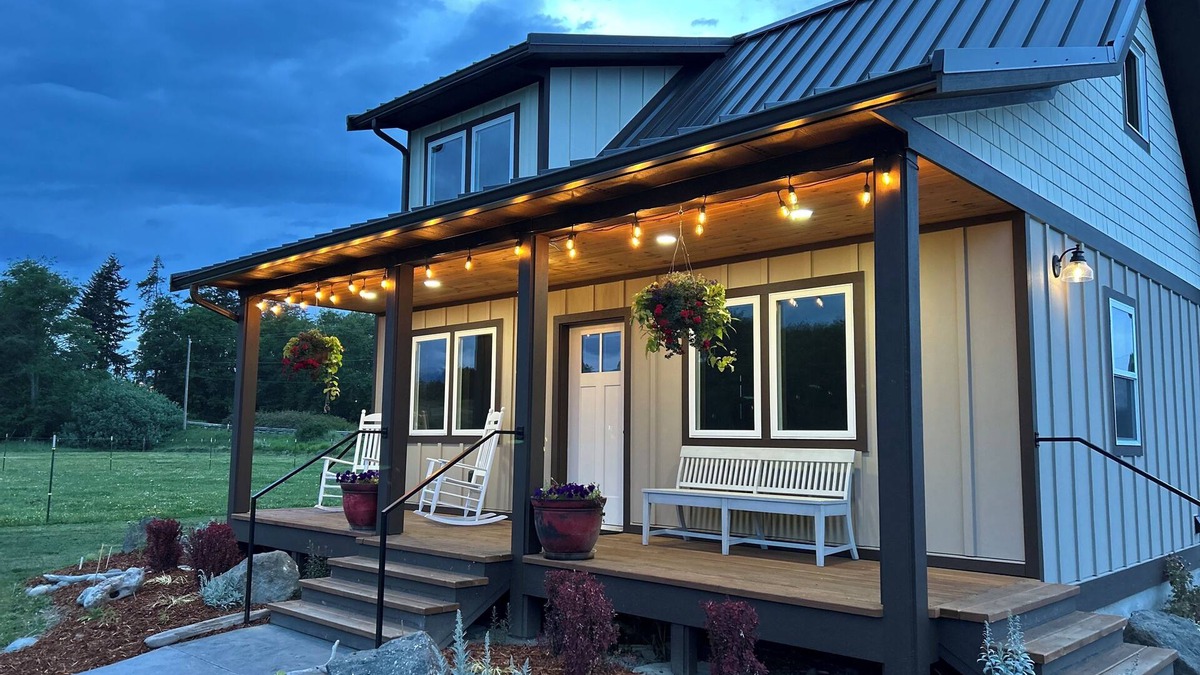 Sequim Cottage | Charming 2-bedroom cottage with Wifi and a mountain view.