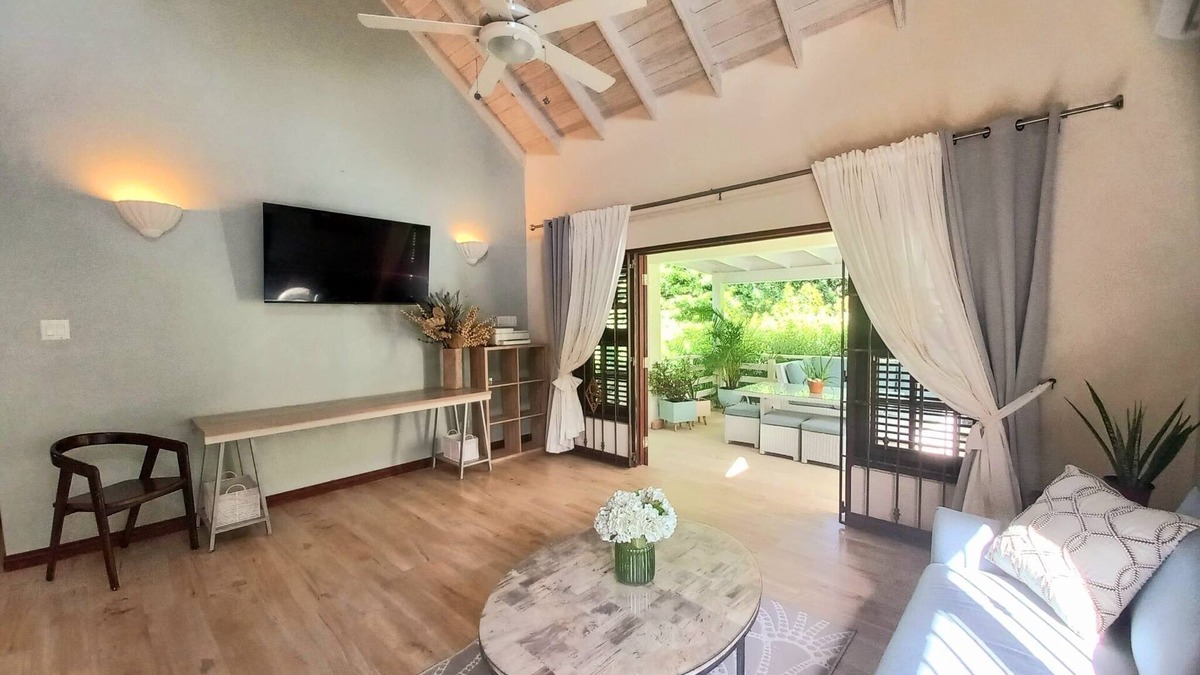 Mullins Cottage | Charming 2-bedroom cottage with AC and WiFi near Beach on West Coast