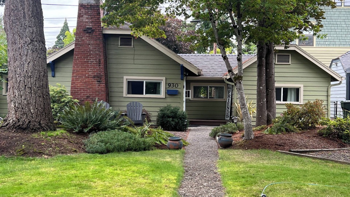 Central Area Cottage | Charming 2-bedroom cottage in the heart of Salem
