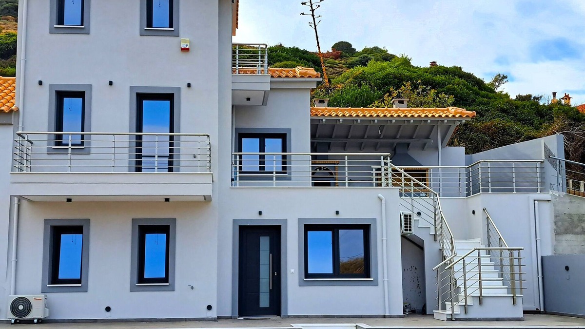 Mourteri House | Charming 2-bedroom country house in marvelous Mourteri with playground