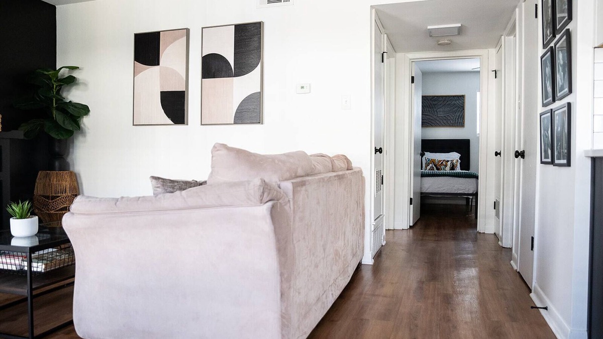 Medical District Apartment | Charming 2-bedroom downtown apartment with WiFi, AC, & Free Parking
