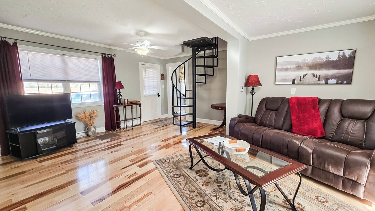 Lemon Springs Other | Charming 2-bedroom farmhouse in peaceful Cameron horse farm with WiFi.