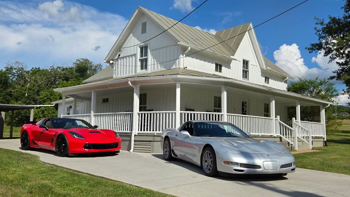 Seymour Other | Charming 2-bedroom farmhouse 15 min drive to Pigeon Forge! Rv/Trailer Parking