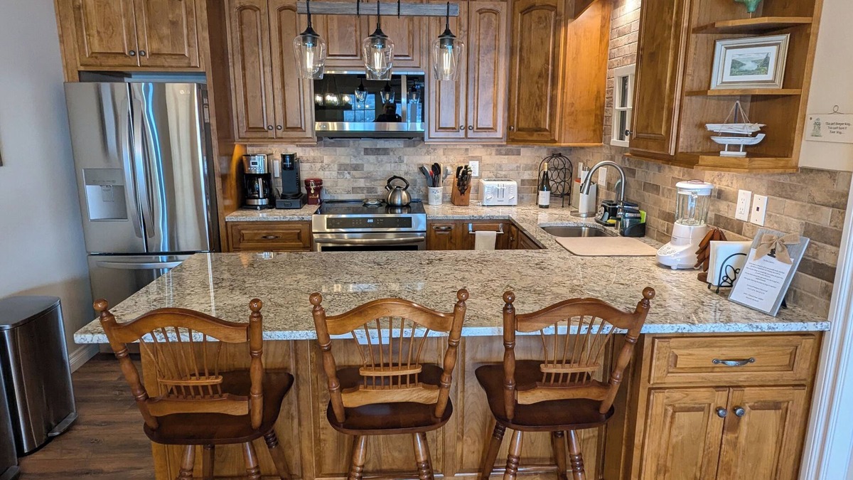 Town of Milo Apartment | Charming 2-bedroom guest suite right on Keuka Lake with all the comforts of home