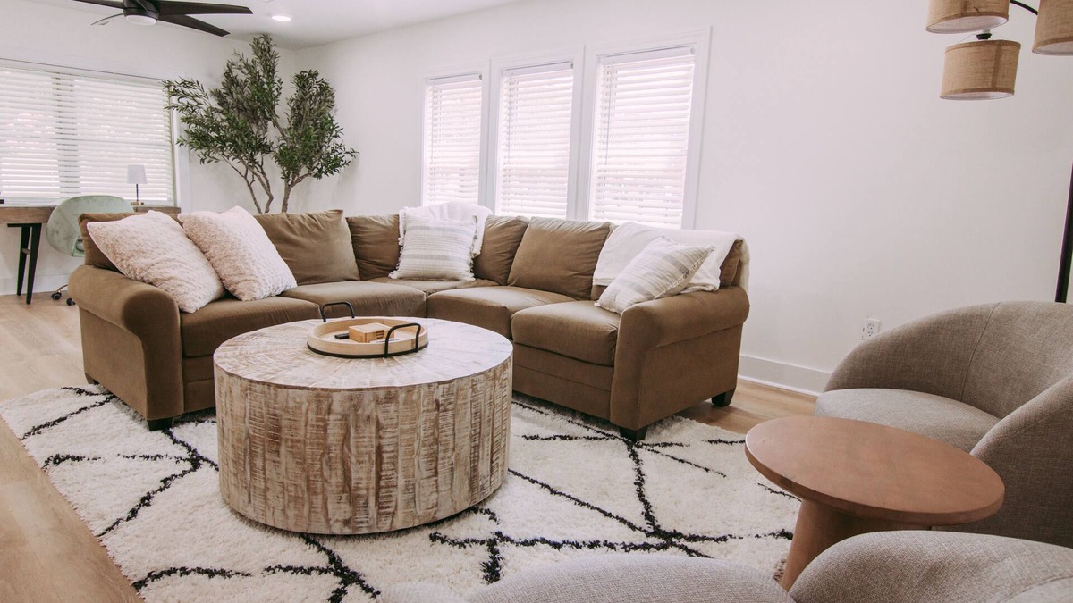 Batesville House | Charming 2-bedroom house in Batesville steps From Lyon