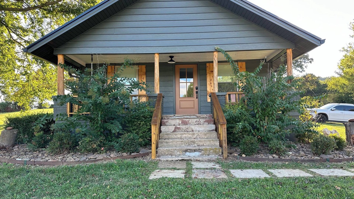 Huntsville House | Charming 2-bedroom house in Huntsville, AR Located in the crossroads of NW AR.