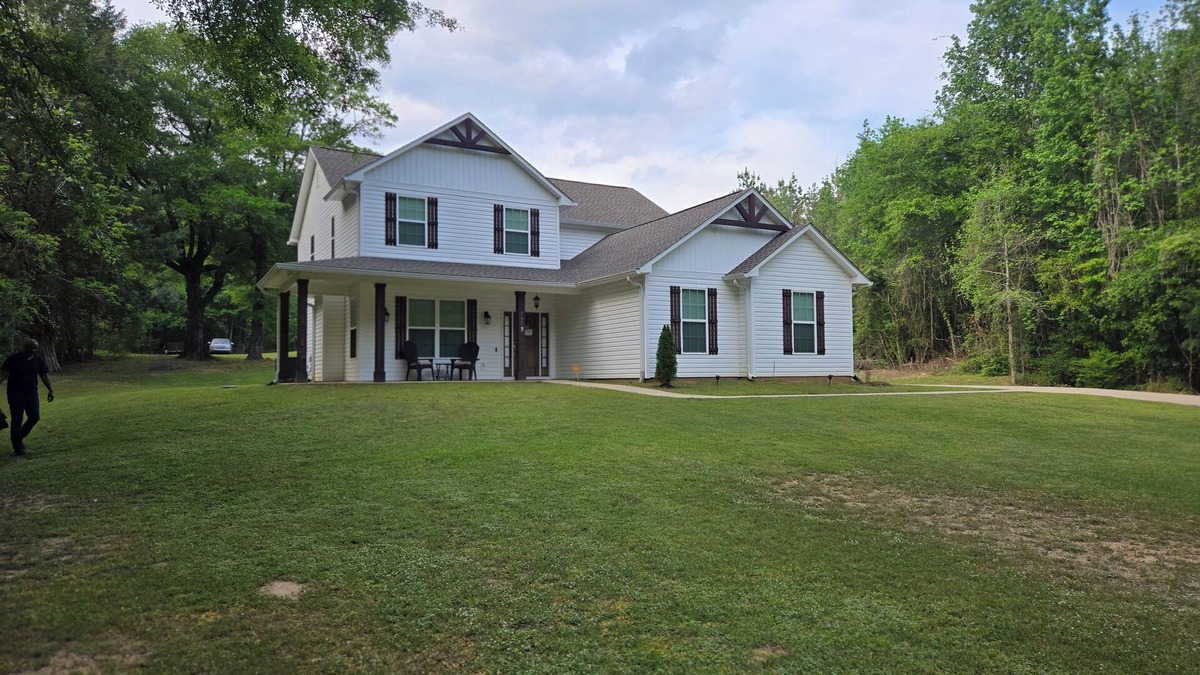 Moundville House | Charming 2-bedroom house in Pleasant Moundville with WiFi, AC