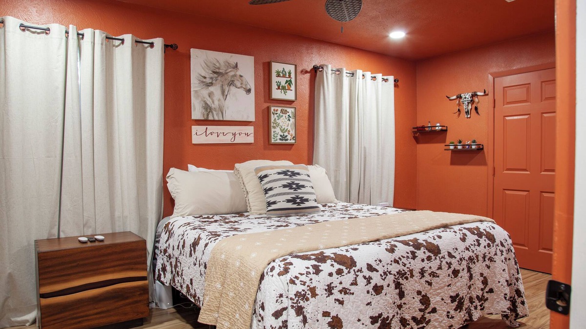 Richardson House | Charming 2-bedroom house in North Dallas -Fully Updated inc 2 dual monitor desks