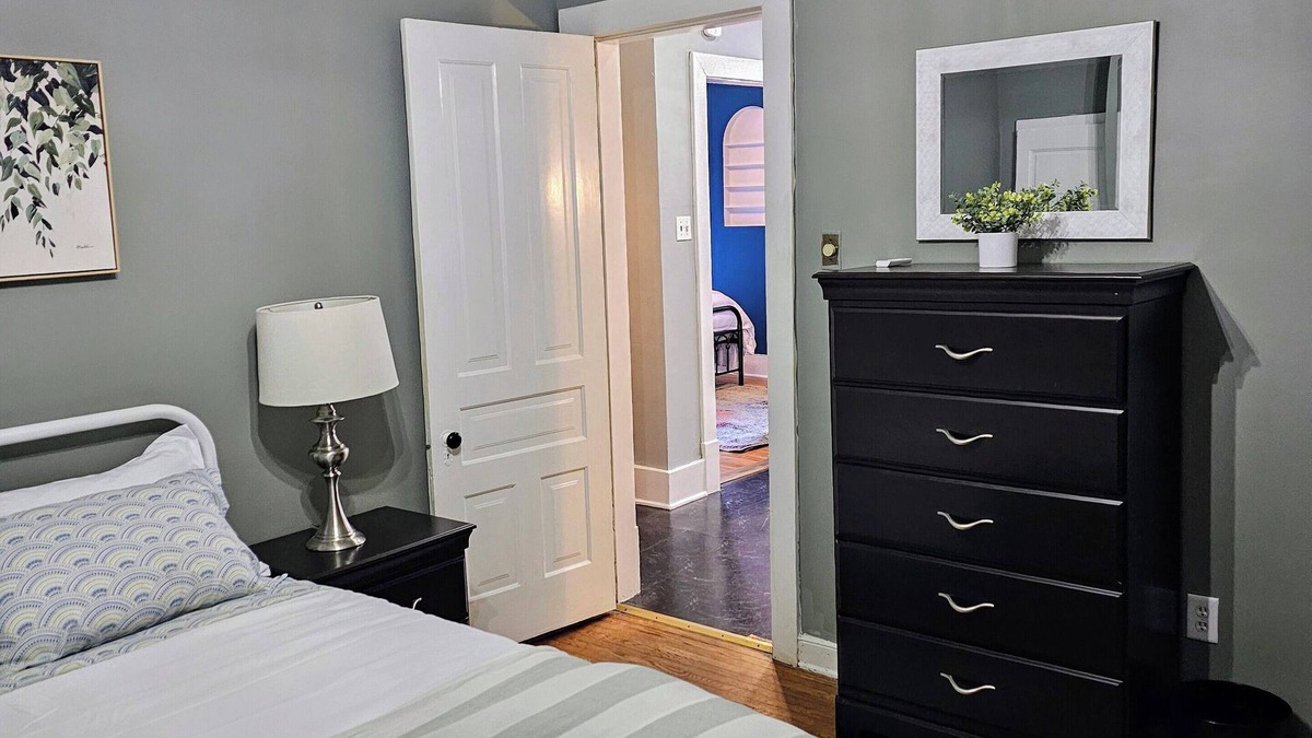 Summit - University House | Charming 2-bedroom house with plenty amenities on Saint Paul's Cathedral Hill