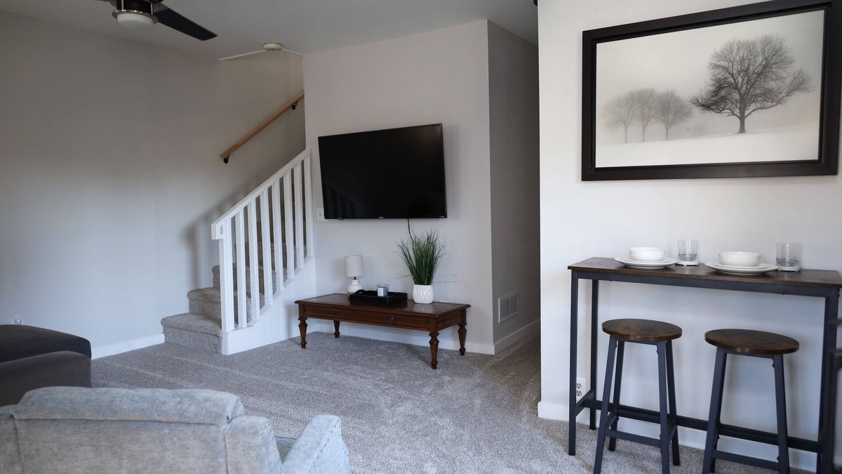 South Bend House | Charming 2-bedroom home, close to Downtown South bend and 5 mins away from ND