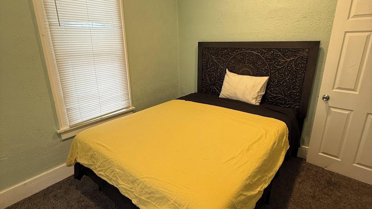 South Bend House | Charming 2-bedroom house with WiFi in brilliant South Bend