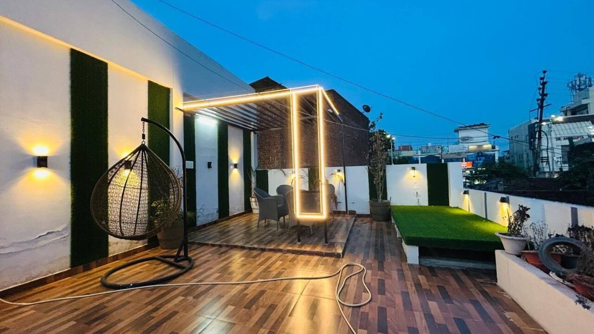 Allahabad House | Charming 2-bedroom house in welcoming Prayagraj with AC, WiFi nOn main road.