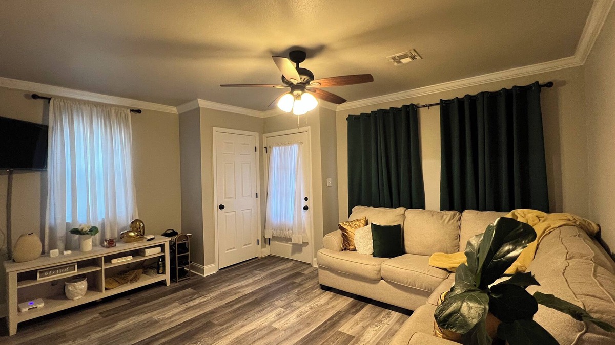 Chalmette House | Charming 2-bedroom house with WiFi, AC, Home Office,backyard in lovely Chalmette