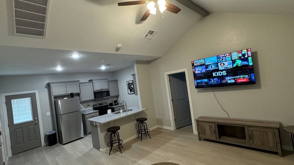 Chickasha House | Charming 2-bedroom house with WiFi, AC in wonderful Chickasha
