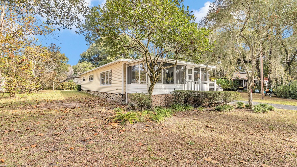 Dunnellon House | Charming 2-bedroom home at Rainbow River in DunnellonnPRIVATE RIVER ACCESS
