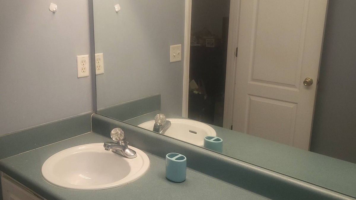Ellenwood House | Charming 2-bedroom house with deck, WiFi, AC in Ellenwood