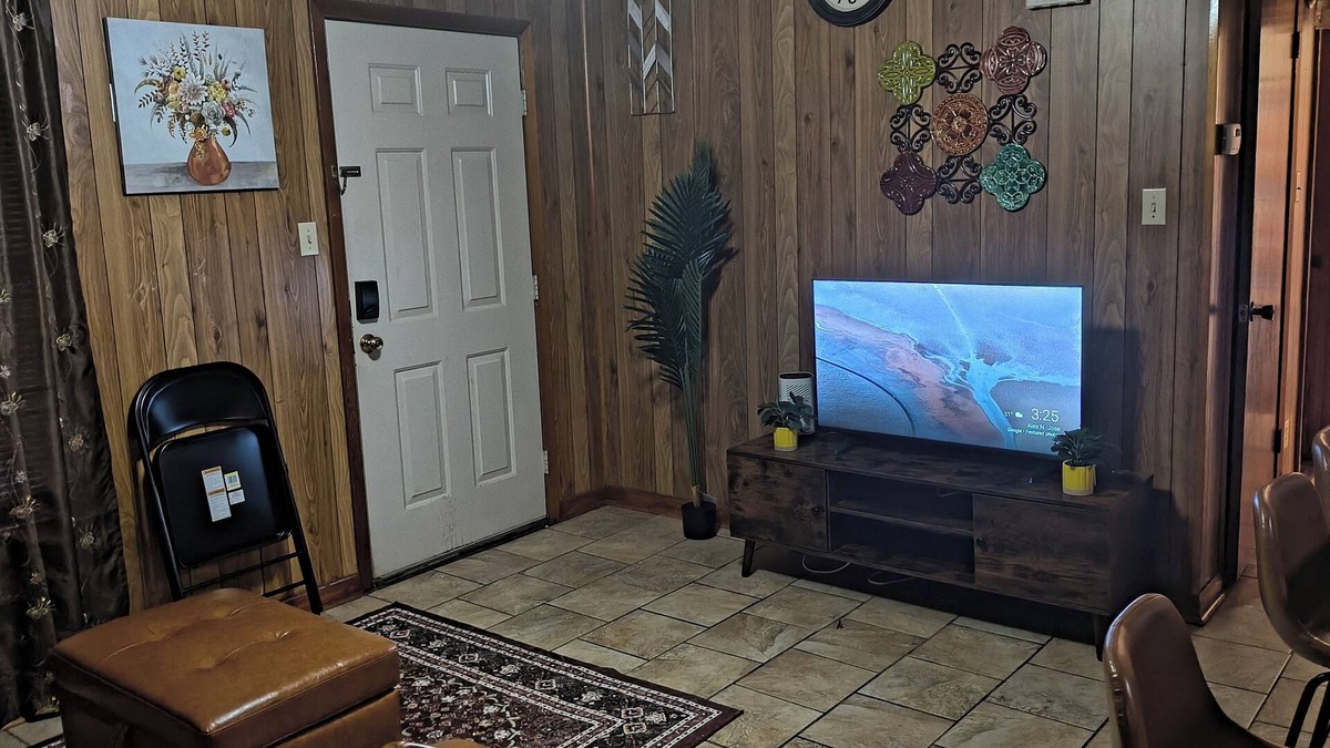 Leesville House | Charming 2-bedroom house in phenomenal Leesville with WiFi, AC
