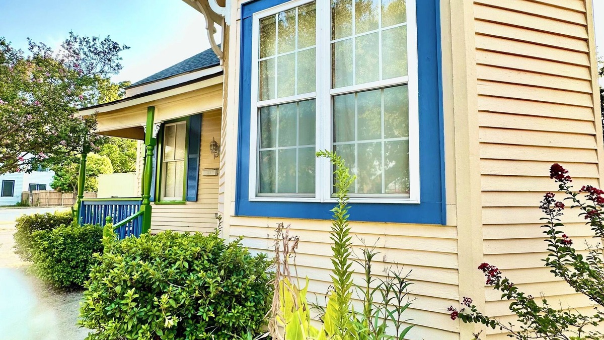 Opelousas House | Charming 2-bedroom house with WiFi, AC in enchanting downtown Opelousas.